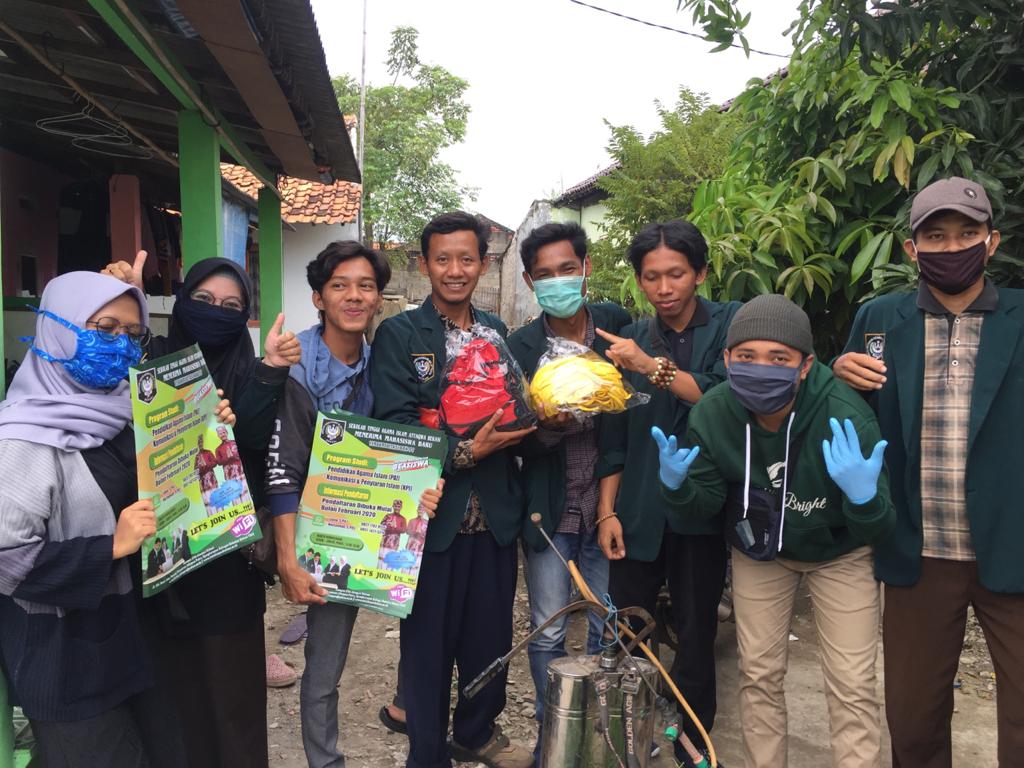 BEM STAI Attaqwa Bekasi Aksi Bagikan Masker dan Edukasi Cuci Tangan 